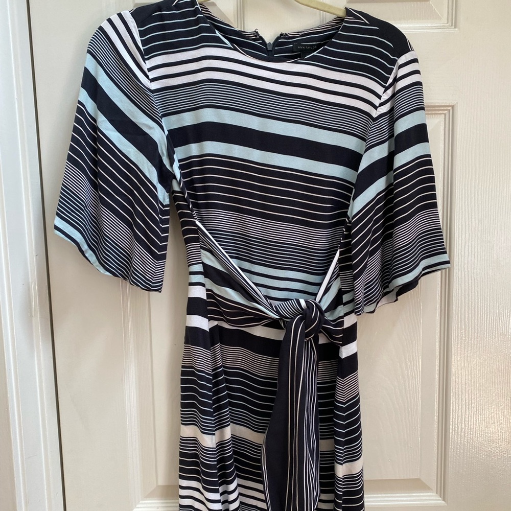 Ann taylor dress. Size 0. Great condition.
